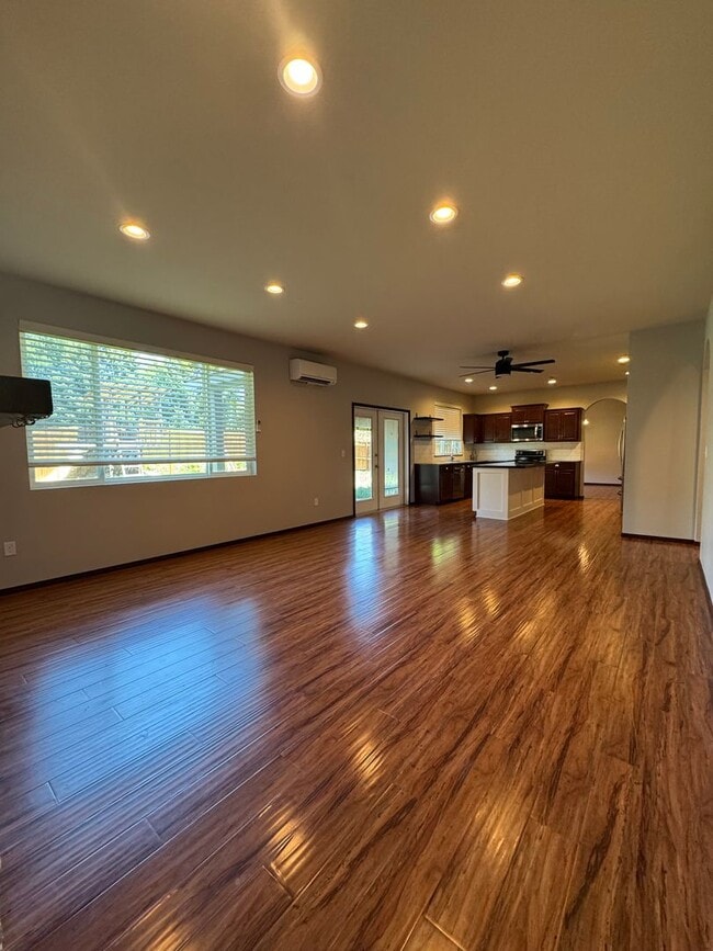 Building Photo - Spacious 5-Bedroom Home with Bonus Living ...