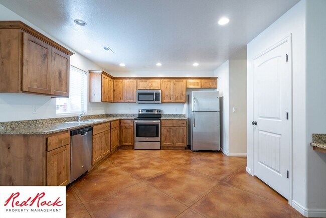 Building Photo - 2801 E 450 N