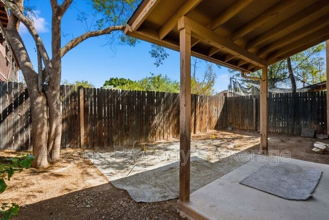 Building Photo - 238 E Vine Cir