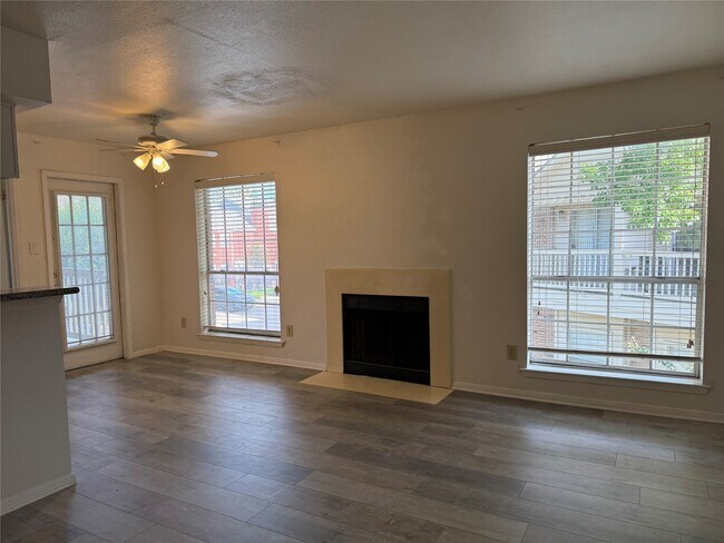 Building Photo - 2626 Holly Hall St