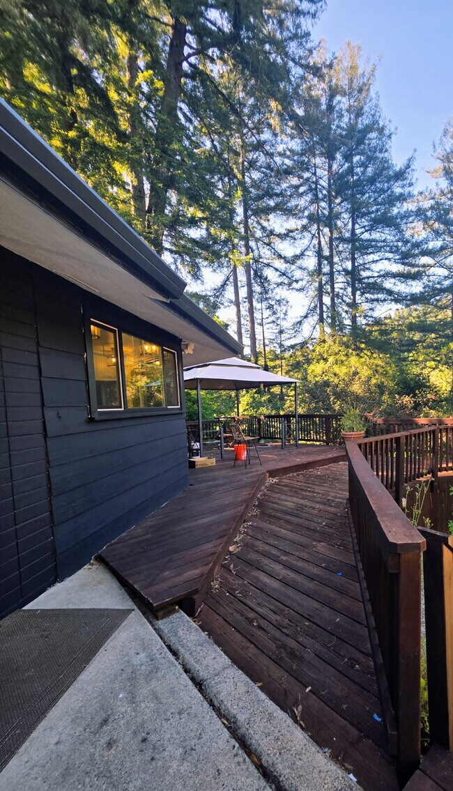 Building Photo - Breathtaking Home offers flexible living with bonus rooms ideal for an office, art studio, gym, o...