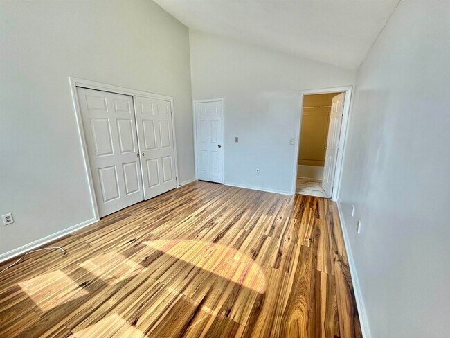 Building Photo - 4b Pine Grove Ave