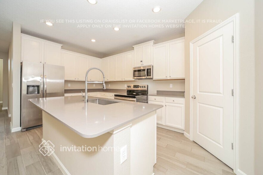 Building Photo - 10015 Lemon Grass Ln