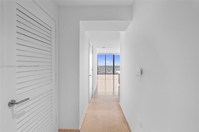 Building Photo - 88 SW 7th St