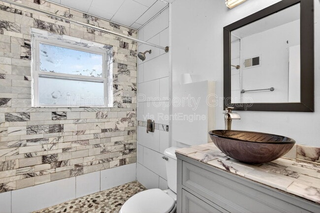 Building Photo - 2352 Rockdale Ave