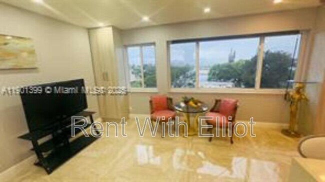 Building Photo - 329 SE 3rd St