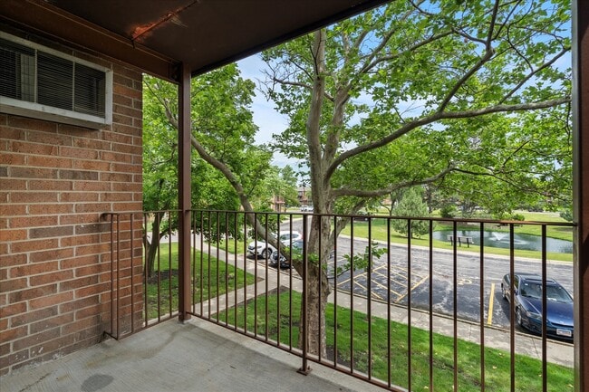 Building Photo - 708 Briar Hill Ln