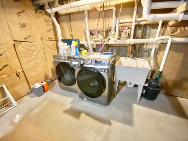 Building Photo - 3 Bedroom Condo in South Burlington VT Available 12/6!