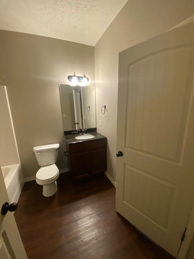 Building Photo - 3 bed 3 bath house house Central Springfield