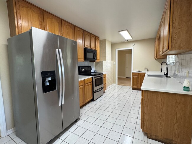 Building Photo - 1220 W Benjamin Holt Dr