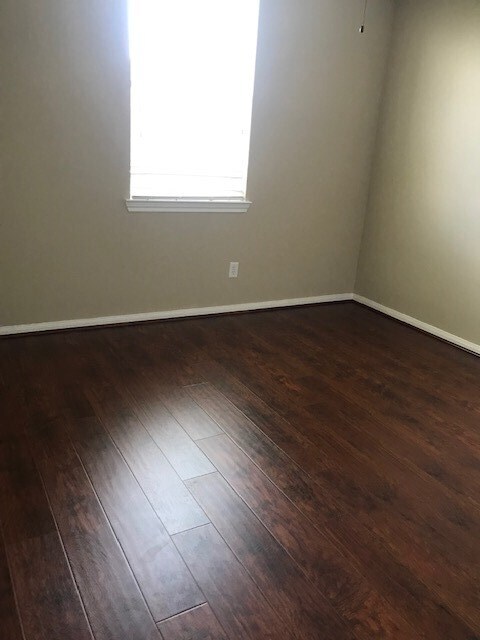 Building Photo - 19930 Kendall Lake Dr