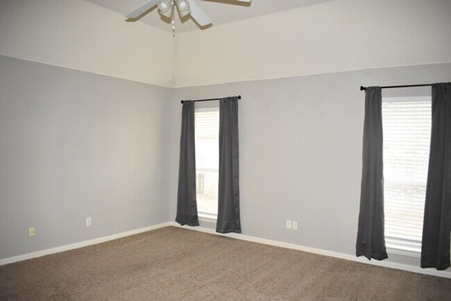 Building Photo - Spacious 3-2-2 with Study in North Richlan...