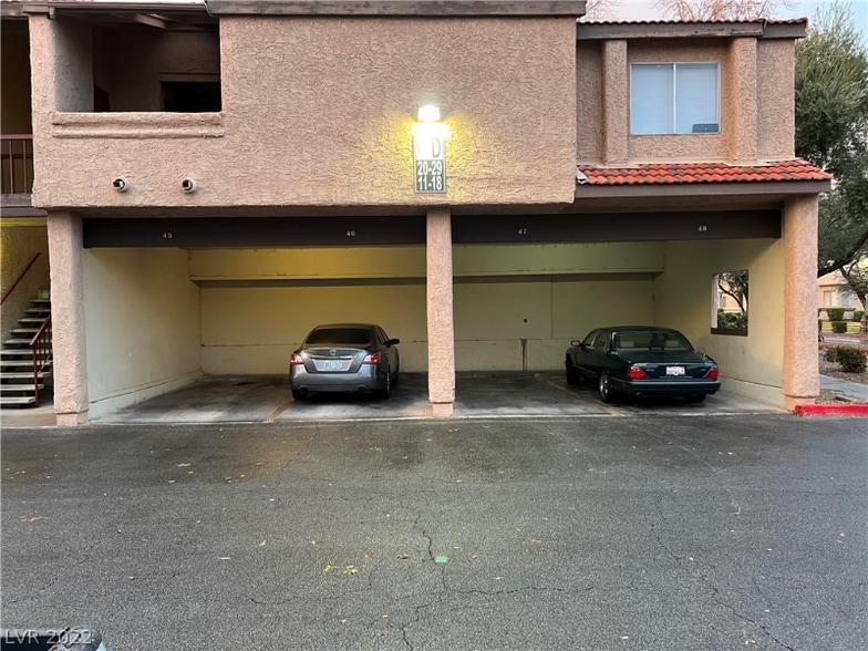 Building Photo - 1455 E Katie Ave