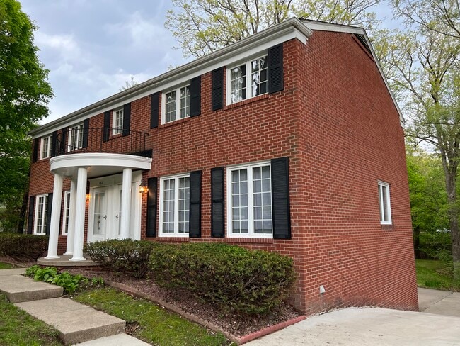 Primary Photo - 2416 E Grandview Ave