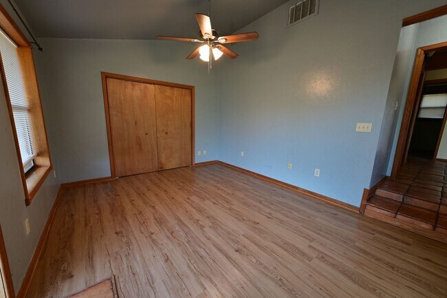 Building Photo - (4) Bed/(2) Bath SE Norman! Country Living!