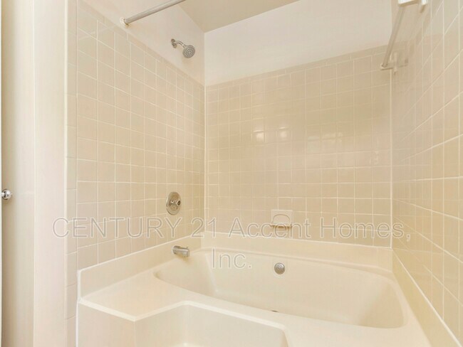 Building Photo - 8647 Beekman Pl