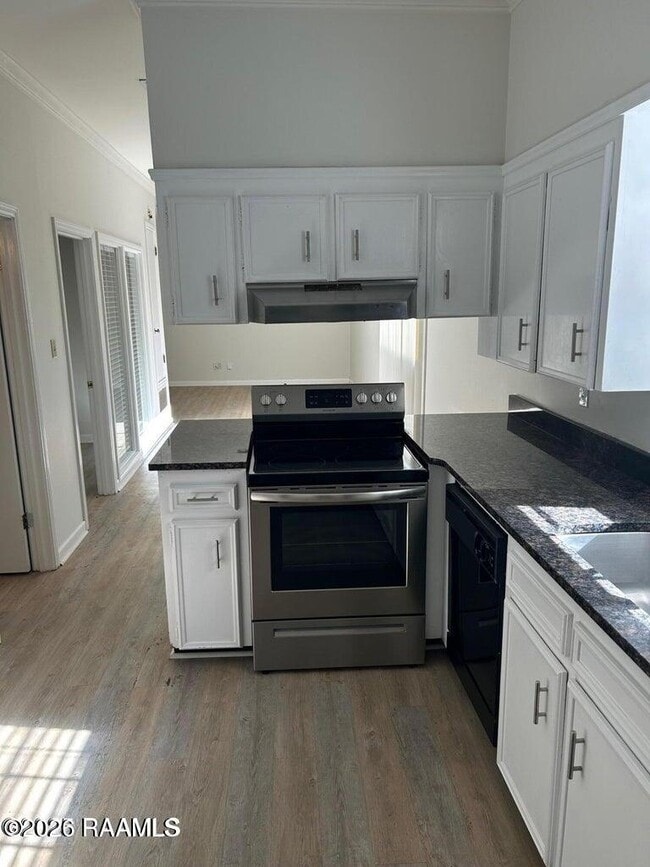 Building Photo - 205 Castle Row