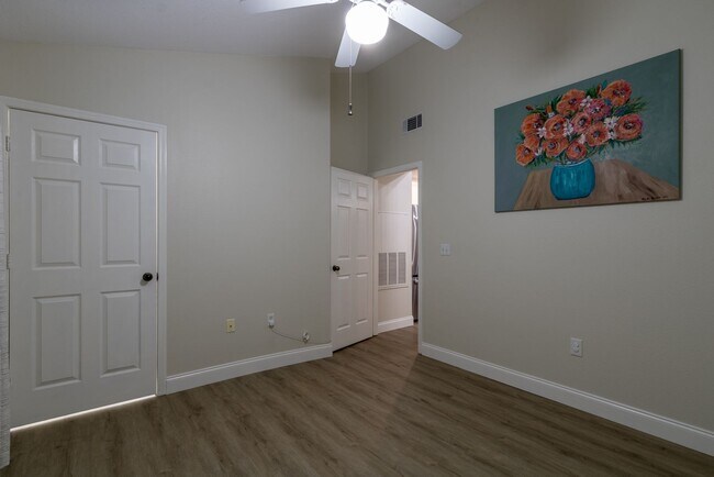 Building Photo - 10000 SW 52nd Ave