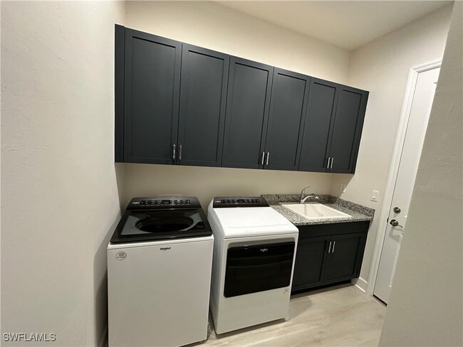 Building Photo - 7255 Saona CT