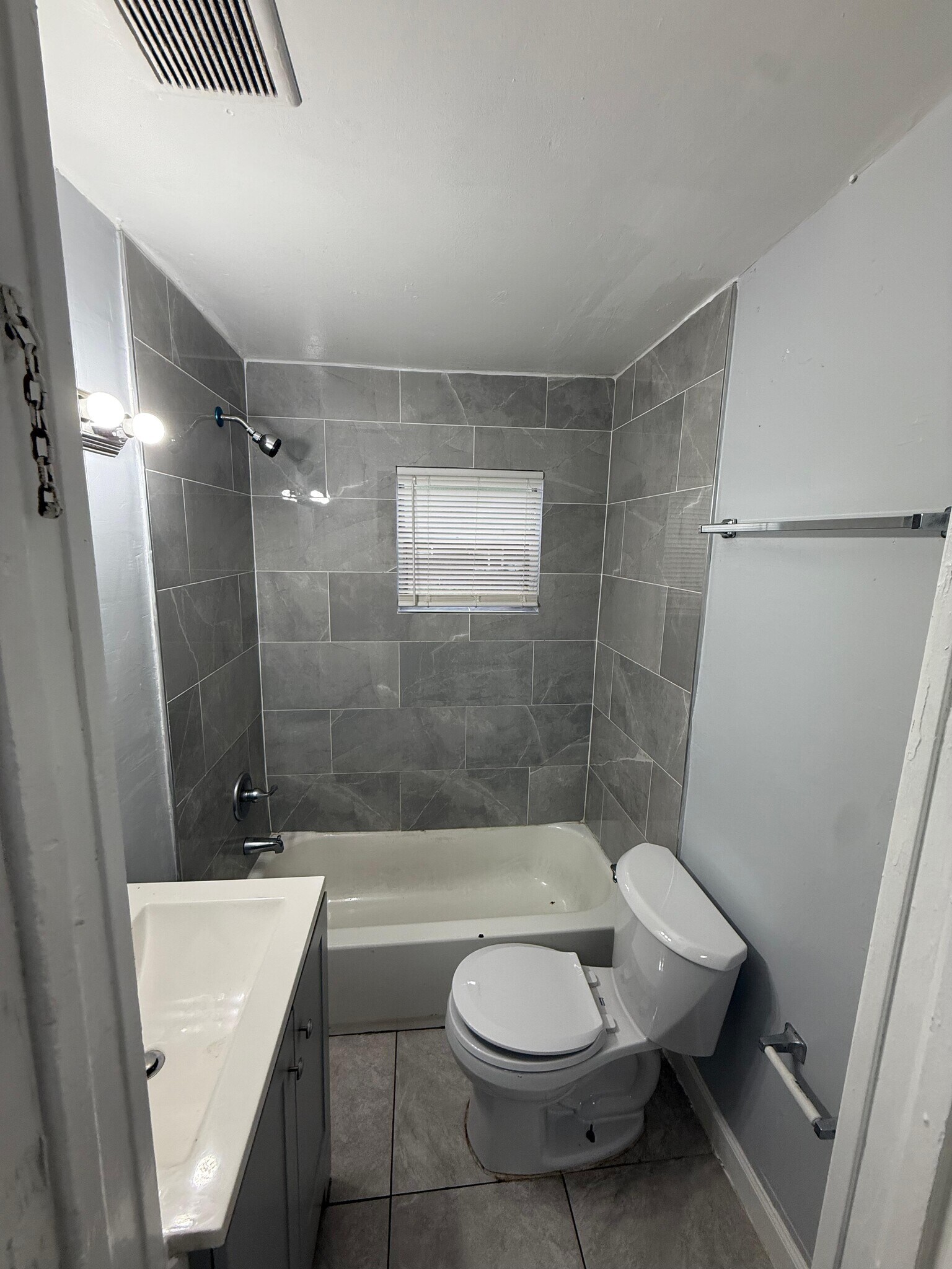 Building Photo - 1163 E 18th St