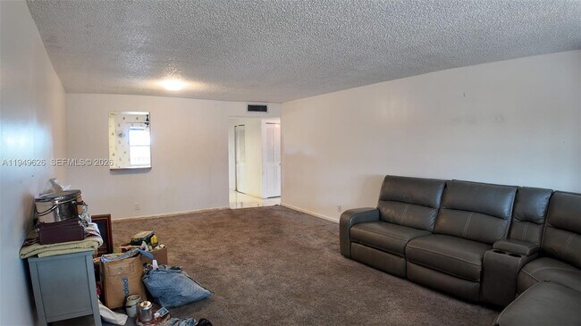 Building Photo - 7220 Lake Cir Dr