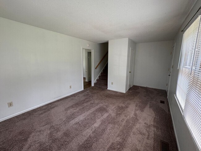 Building Photo - Move in Ready!