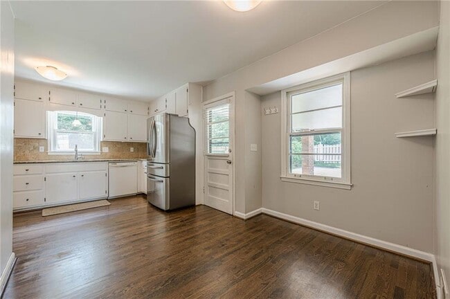 Building Photo - 385 Stonebridge Trail