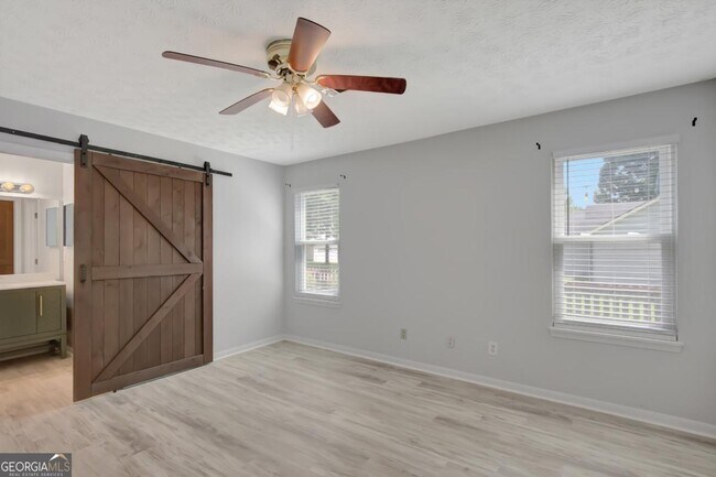 Building Photo - 506 Iris Glen