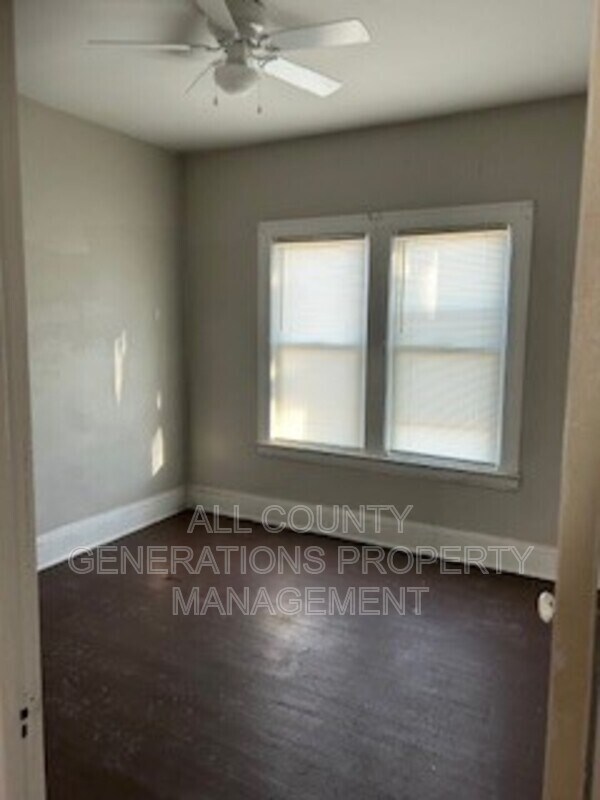 Building Photo - 3736 E 153rd St
