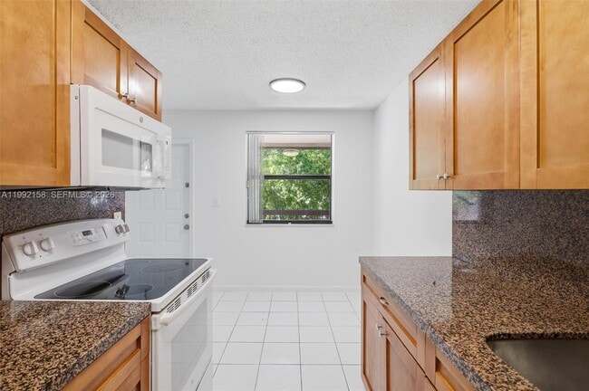 Building Photo - 9994 Nob Hill Ct