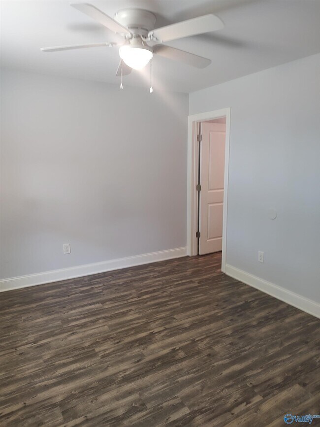 Building Photo - 100 Kaliegh Paige Cir