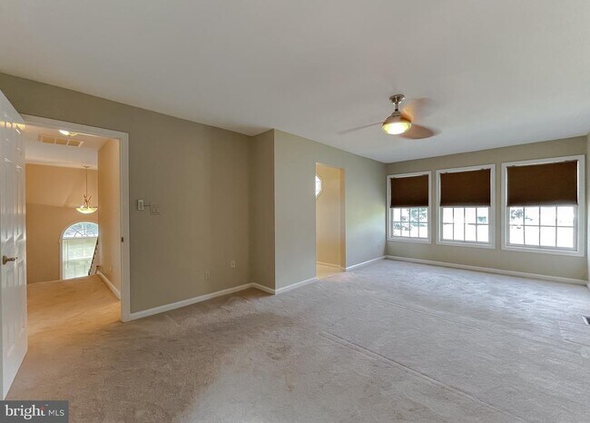 Building Photo - 48170 Livonia Cir