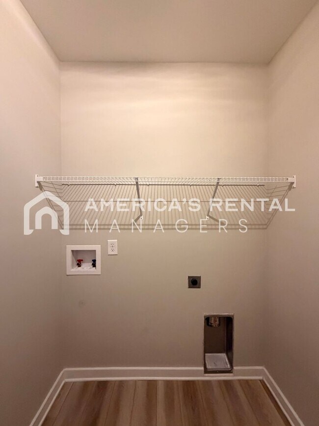Building Photo - 147 County Road