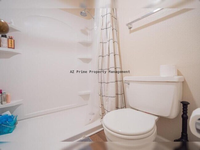 Building Photo - 1701 W Tuckey Ln