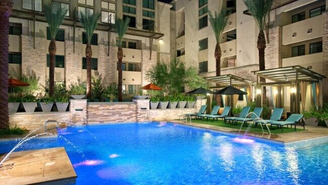 Building Photo - 2625 E Camelback Rd