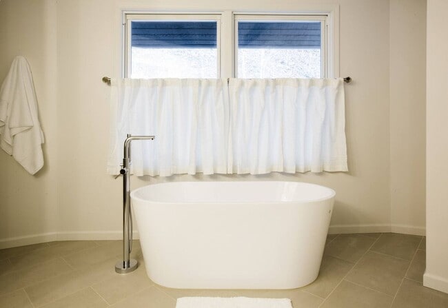 Building Photo - Secluded Furnished Rental-Asheville