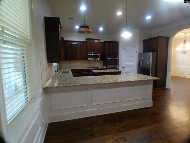 Building Photo - 351 View Dr