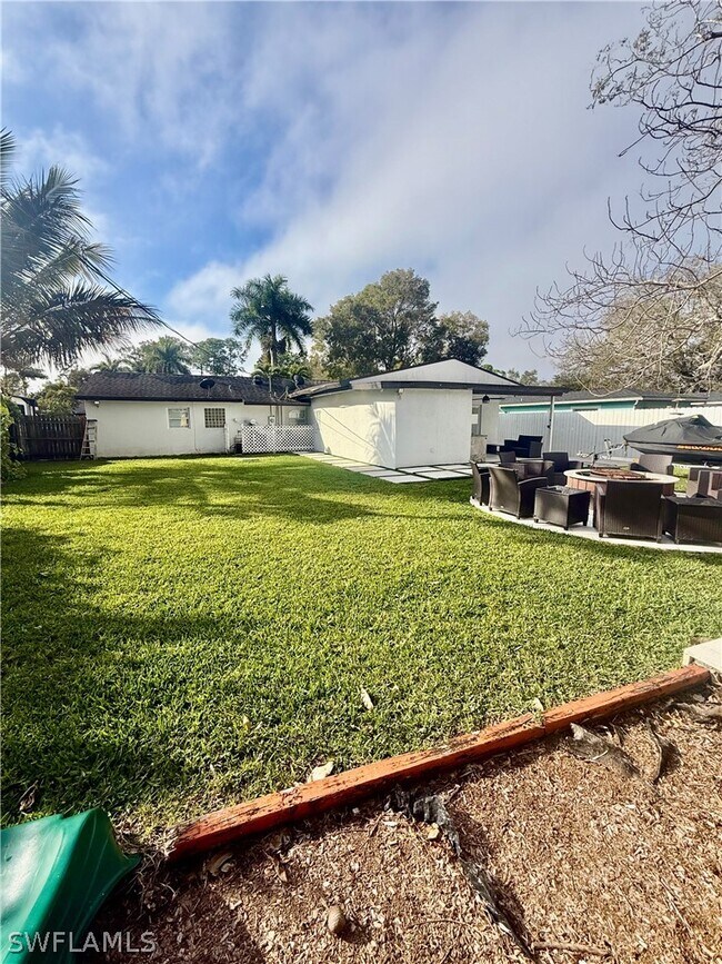 Building Photo - 733 Pine Cone Ln