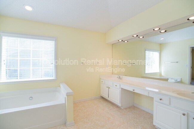 Building Photo - 11655 Crossington Rd