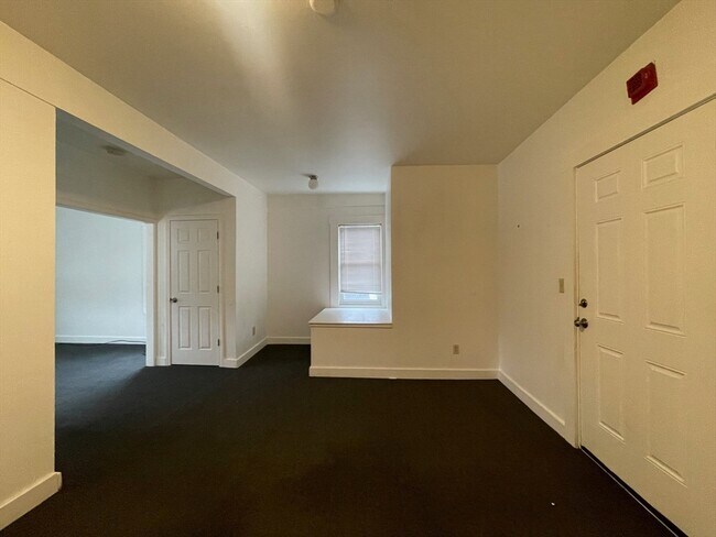 Building Photo - 3 Webster St