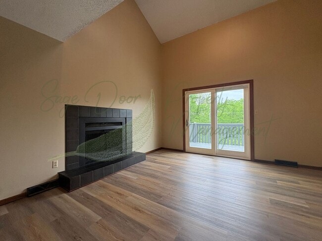 Building Photo - SPACIOUS LAYOUT
