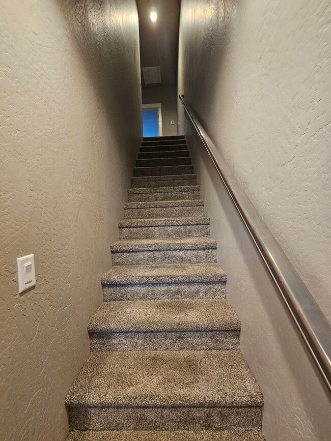 Building Photo - Beautiful Townhomes in East Medford