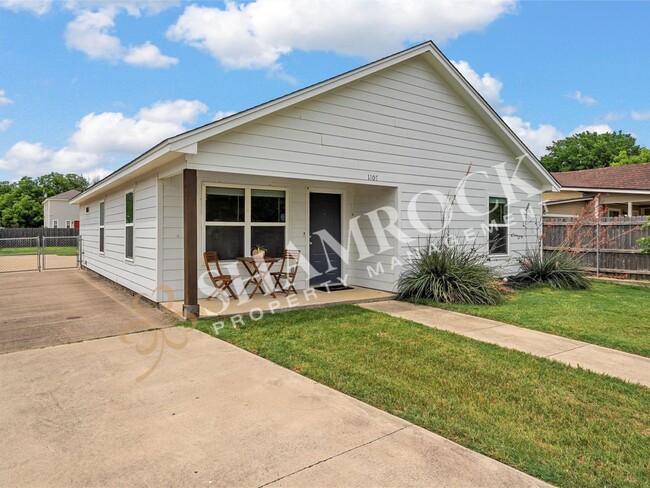 Building Photo - 1107 Primrose Dr