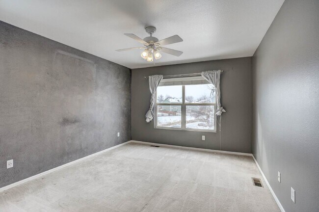 Building Photo - $ 2,295 - 3-Bed, 3-Bath Townhome with Mode...