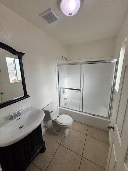 Building Photo - 128 E 62nd St