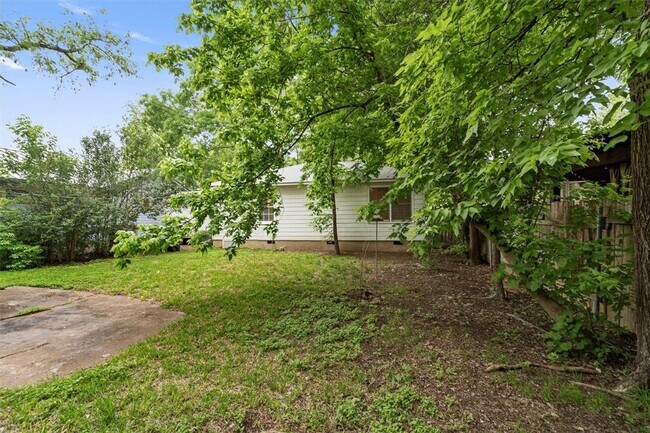 Building Photo - 1511 Alguno Rd