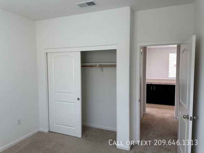 Building Photo - 17624 Monroe Dr