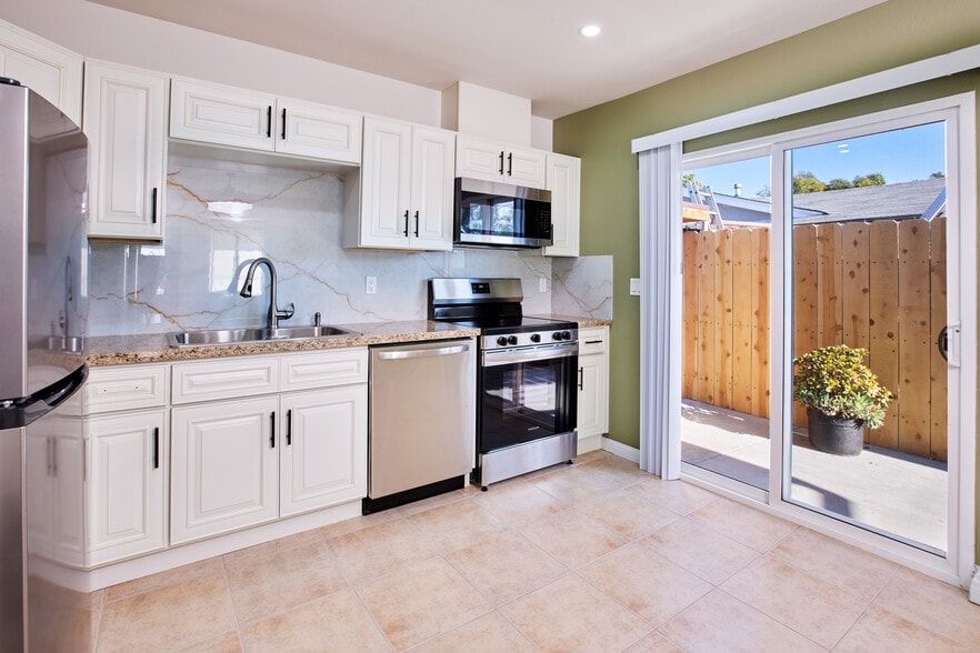 Kitchen/Exit - 6383 Lake Arago Ave