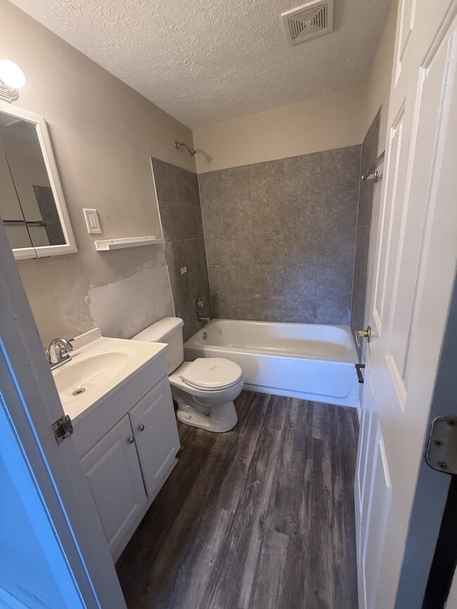 Building Photo - 6185 Farmborough Dr
