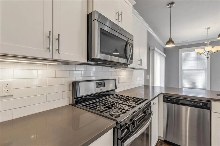 Building Photo - 1736 S 39th Pl